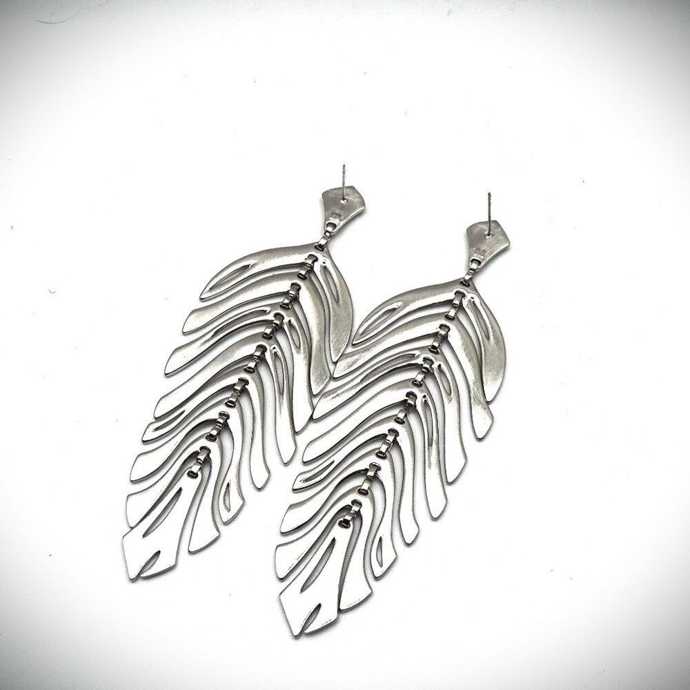 KENDRA SCOTT Lotus Rhodium Plated Long Dangle Statement Earrings - Picture 3 of 6